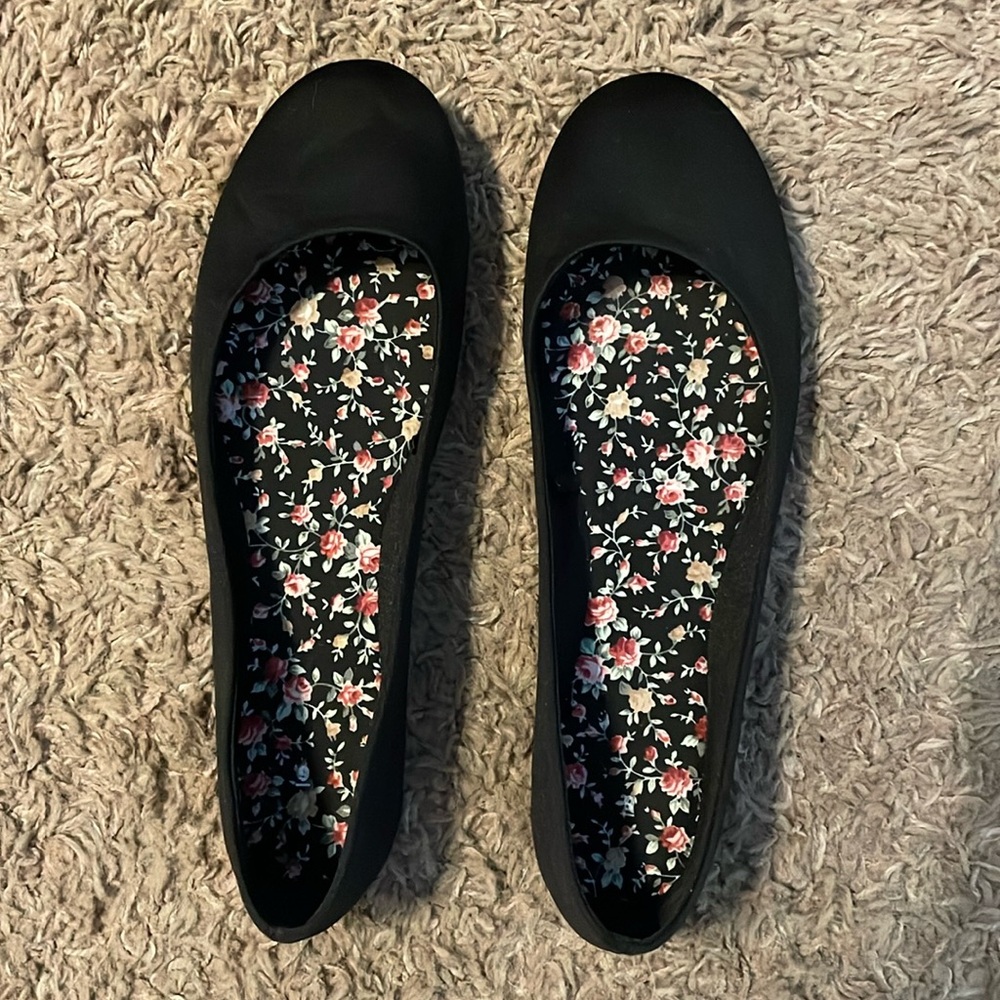 Size 9 black flats